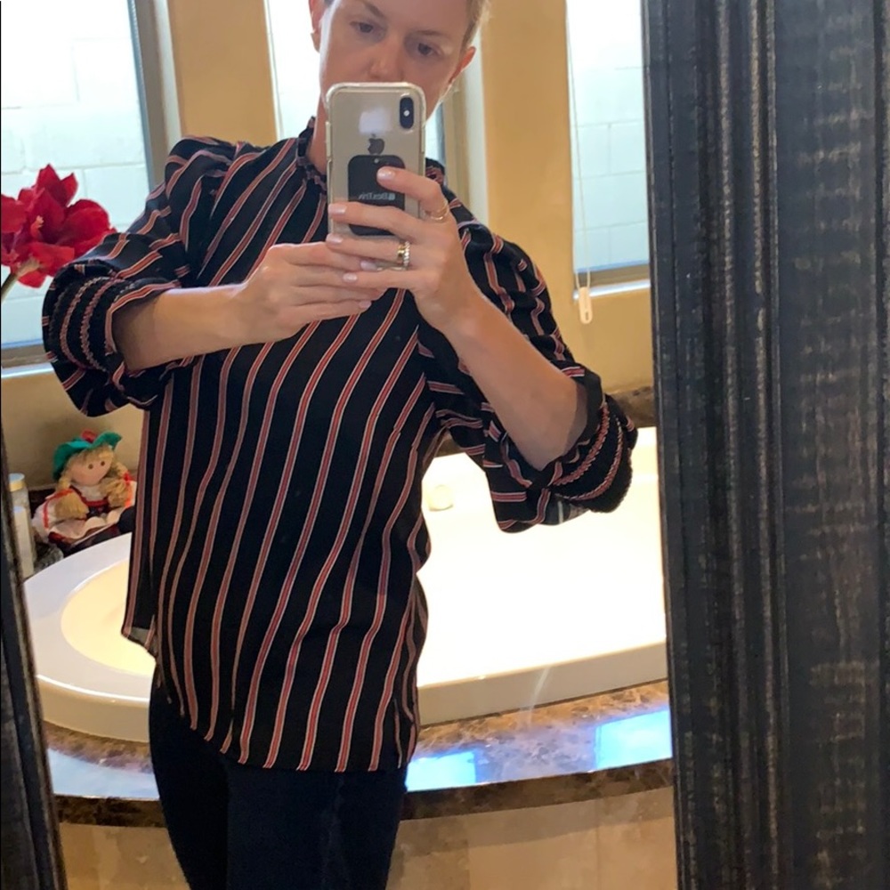 Black and Red Romantic Sleeve Blouse - Picture 4 of 7